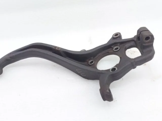 Кулак поворотный правый для Infiniti QX 80 2013-2022 на фотографиях