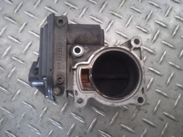 Дроссельная заслонка для Ford Galaxy CD340 2006-2015 на фотографиях