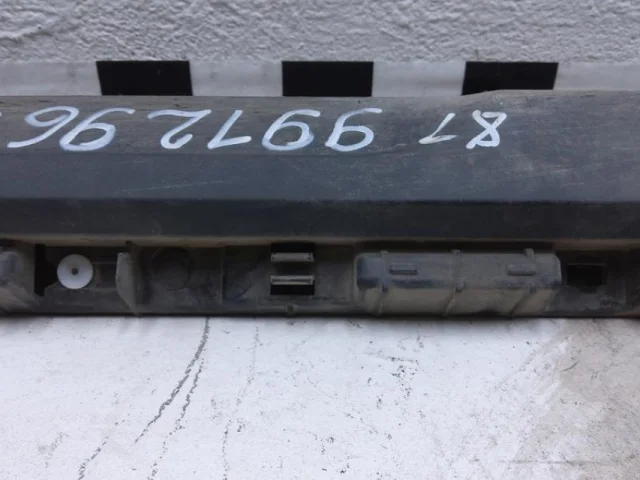 Накладка порога левая для Renault Duster HM 2020+ на фотографиях