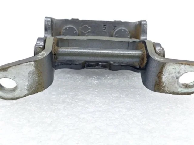 Петля двери задняя правая верхняя для Nissan Qashqai J11 2013-2019 на фотографиях