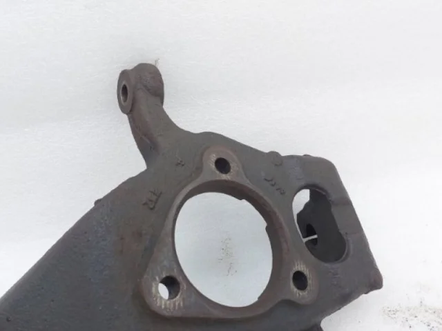 Кулак поворотный правый для Infiniti QX 80 2013-2022 на фотографиях