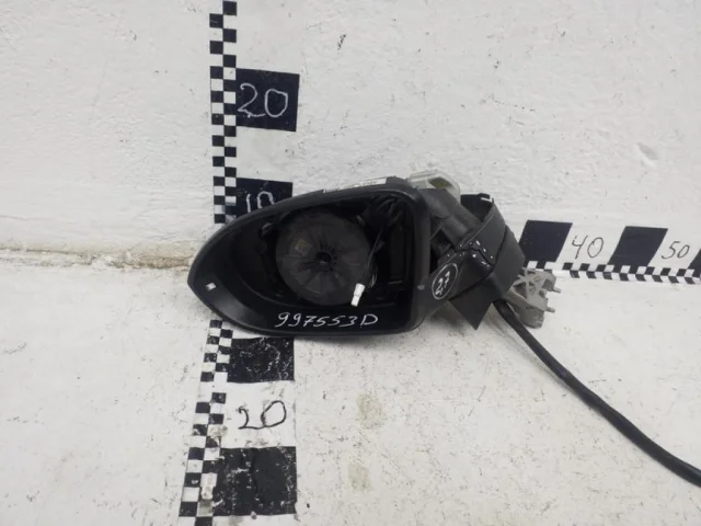 Стекла и зеркала для Volkswagen Passat (B8.5) 2019+ на фотографиях