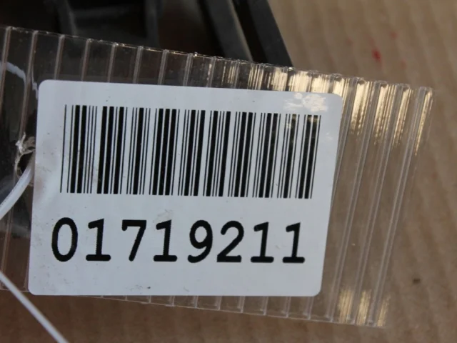 Крышка форсунки фароомывателя правая для Mercedes-Benz S class W221 2005-2013 на фотографиях