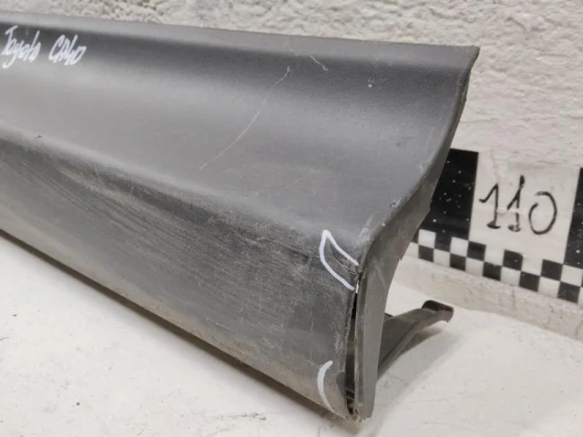 Накладка на дверь передняя левая для Toyota RAV4 XA40 2013-2015 на фотографиях