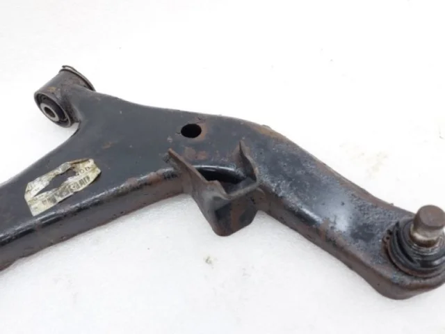 Рычаг передний правый нижний для Nissan Murano Z50 2002-2009 на фотографиях