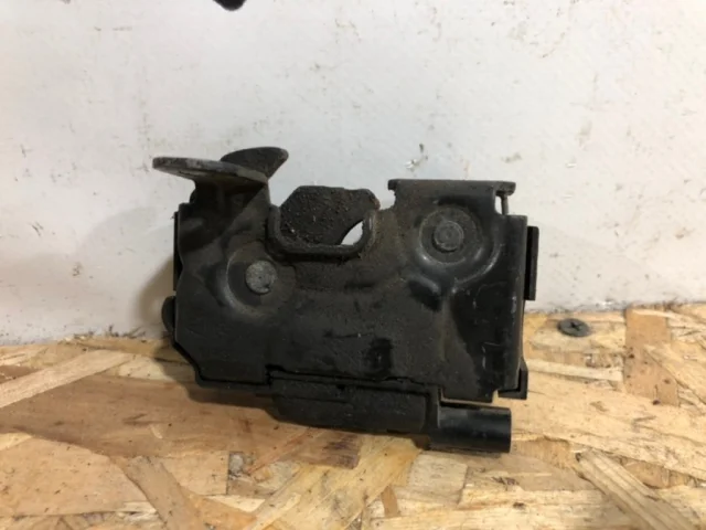 Фиксатор стойки капота для Mercedes-Benz GLK class X204 2008-2016 на фотографиях