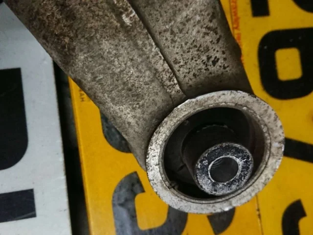 Качающийся рычаг левый для BMW X5 Е53 1999-2006 на фотографиях