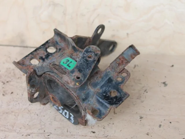 Опора двигателя передняя левая верхняя для Toyota Avensis Седан T250 2003-2008 на фотографиях