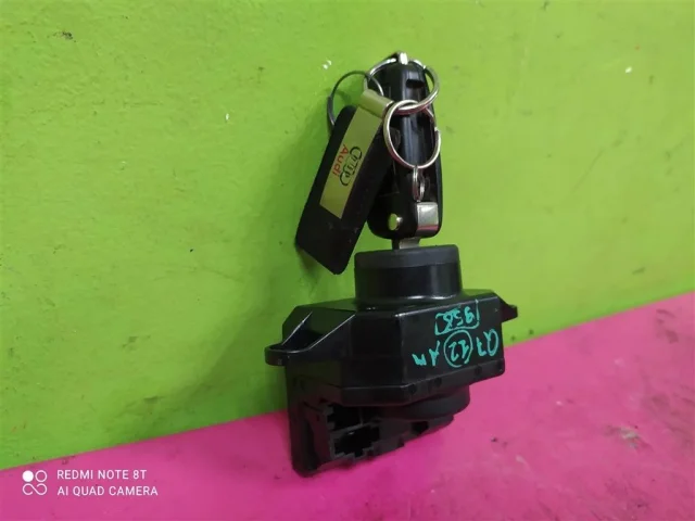 Ключ зажигания для Audi A6 C6 2004-2011 на фотографиях