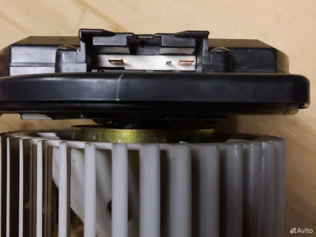 Мотор отопителя для Nissan Teana J31 2003-2007 на фотографиях