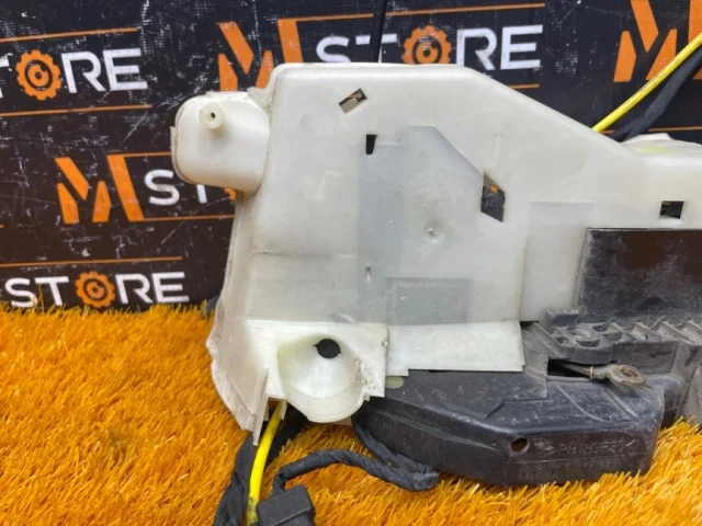 Замок передней правой двери для Mercedes-Benz S class W220 1998-2005 на фотографиях