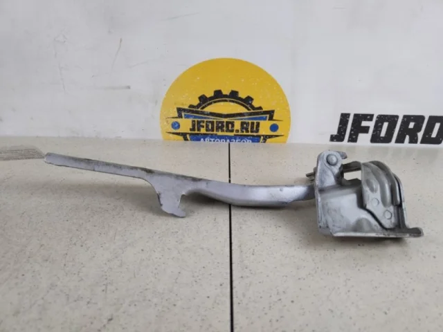 Петля капота левая для Suzuki Grand Vitara 2005-2014 на фотографиях