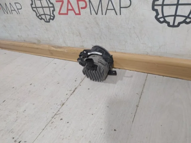 Противотуманка (ПТФ) передняя левая для Infiniti QX 80 2013-2022 на фотографиях