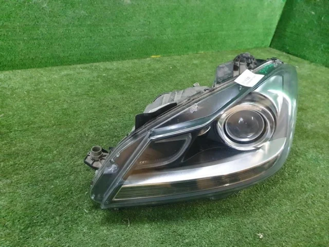 Крышка форсунки фароомывателя левая для Mercedes-Benz C class W204 2007-2014 на фотографиях