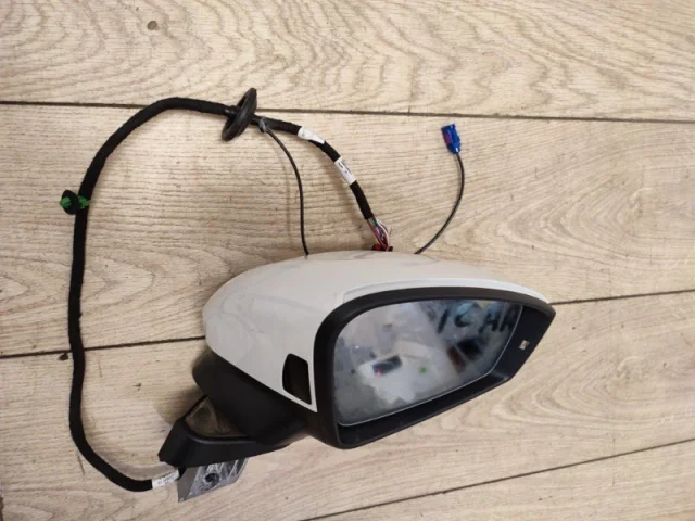 Стекла и зеркала для Volkswagen Touareg III (CR) 2018+ на фотографиях