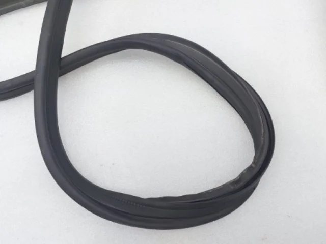 Уплотнитель багажника для Kia Cerato BD 2018+ на фотографиях