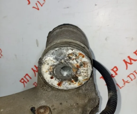 Качающийся рычаг левый для Audi A4 B7 2004-2008 на фотографиях