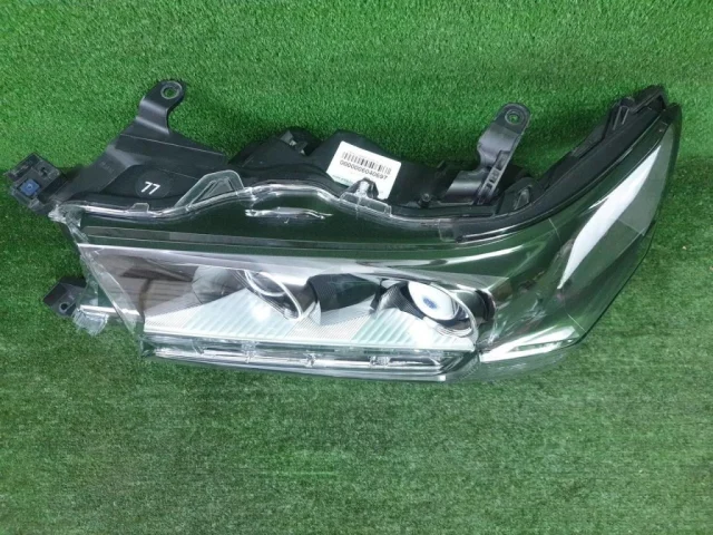 Фара левая для Toyota Land Cruiser J300 2021+ на фотографиях