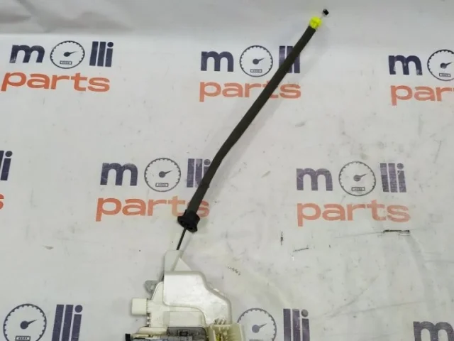 Уплотнитель передней правой двери для Audi A4 B8 2007-2015 на фотографиях