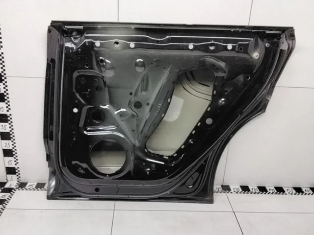 Дверь задняя правая для Audi Q8 4M 2018-2023 на фотографиях