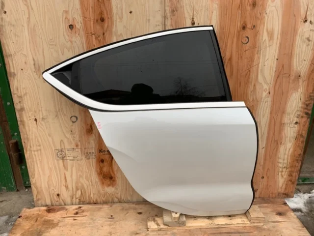 Дверь задняя правая для Citroen C4 Седан 2010-2016 на фотографиях