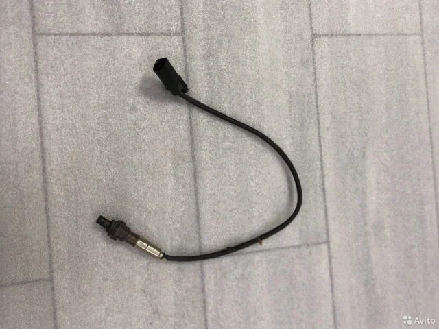 Лямбда-зонд (верхний) для Audi A6 C6 Avant 2004-2011 на фотографиях
