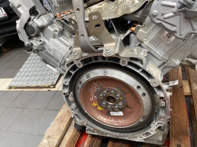 Двигатель без навесного для Mercedes-Benz C class C205 2014-2020 на фотографиях