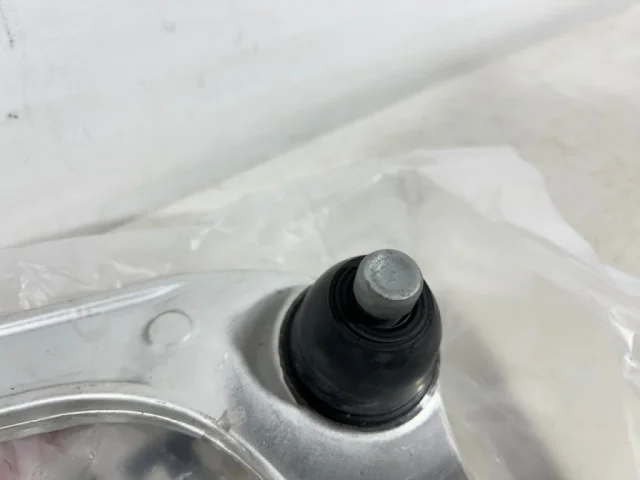 Рычаг передний левый верхний для Infiniti FX S51 2008-2013 на фотографиях