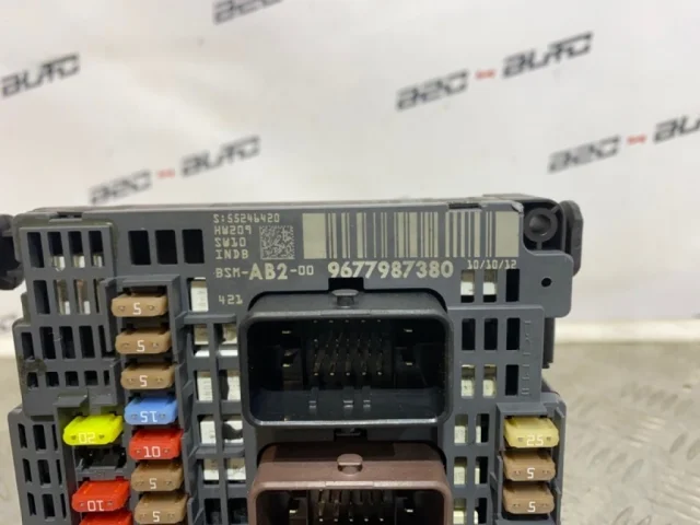 Блок комфорта для Citroen C4 Хэтчбек 2010-2016 на фотографиях