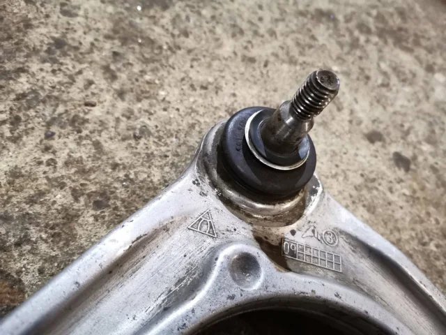 Рычаг передний правый верхний для Mercedes-Benz S class W221 2005-2013 на фотографиях