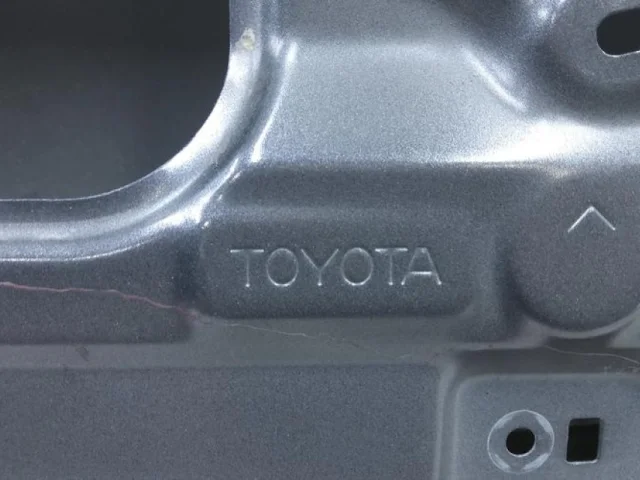 Накладка на дверь передняя левая для Toyota RAV4 XA30 2005-2012 на фотографиях