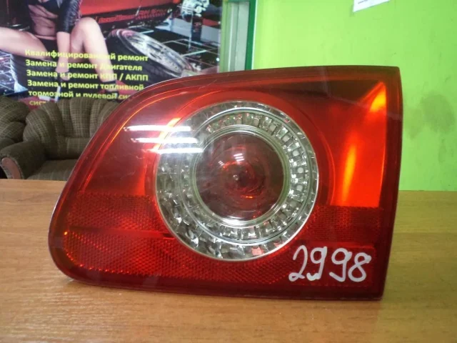 Фонарь внутренний левый для Volkswagen Passat Variant (B6, Typ 3C) 2004-2010 на фотографиях