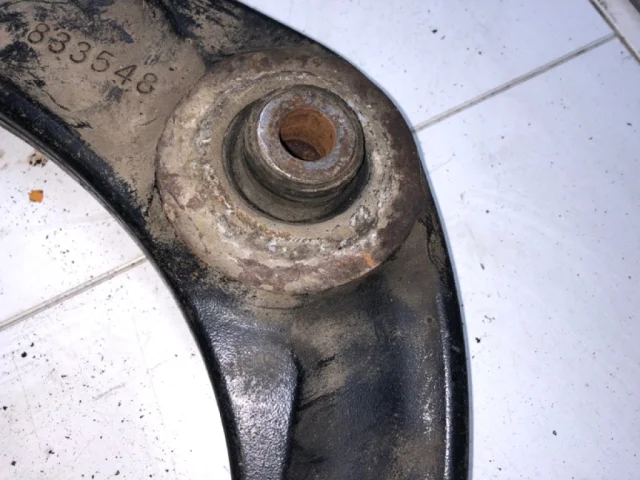 Рычаг передний левый нижний для Citroen C4 Хэтчбек 2010-2016 на фотографиях