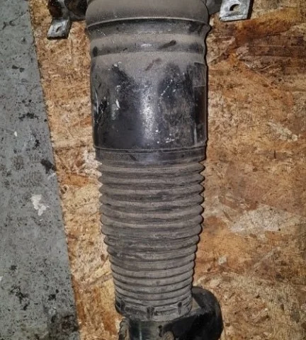 Пневмостойка задняя правая для Volkswagen Touareg I (7L) 2002-2010 на фотографиях