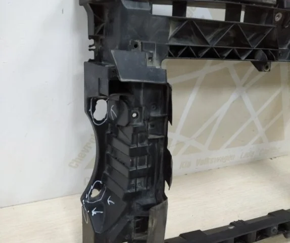 Панель радиатора (телевизор) для Volkswagen Caddy IV (2K) 2015-2020 на фотографиях