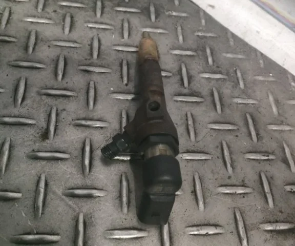 Форсунка топливная для Ford Galaxy CD340 2006-2015 на фотографиях