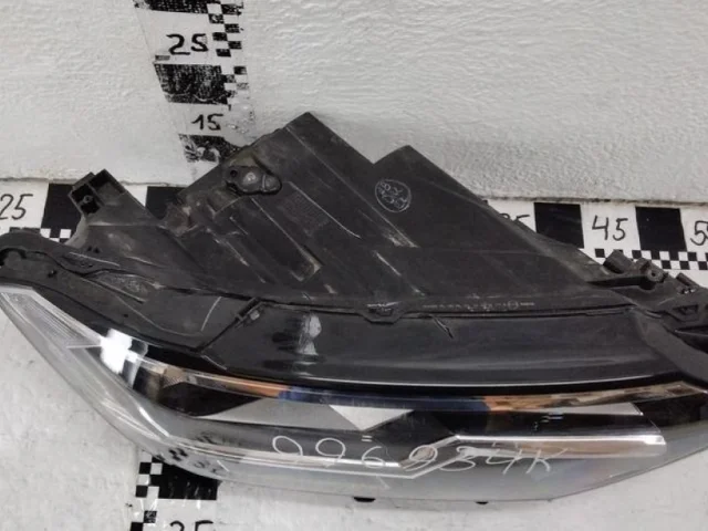 Фара ксенон левая для Volkswagen Jetta 7 2020+ на фотографиях