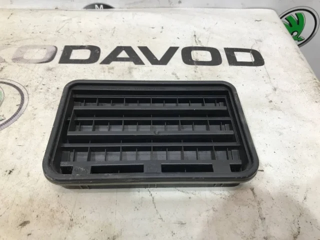 Решетка вентиляционная левая для BMW 5er Е39 1995-2003 на фотографиях