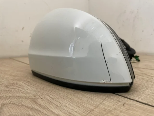 Стекла и зеркала для Volkswagen Passat (B8.5) 2019+ на фотографиях