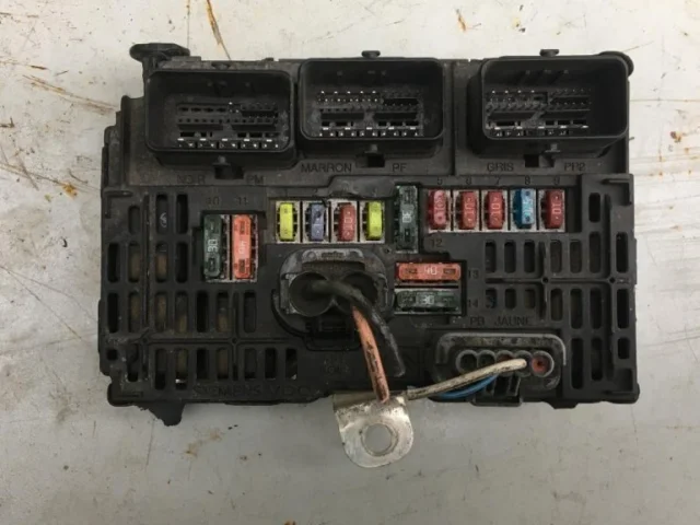 Блок комфорта для Citroen C4 Хэтчбек 3dr 2004-2011 на фотографиях