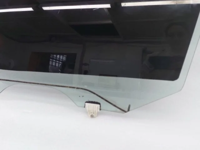 Стекла и зеркала для Infiniti QX 56 2010-2014 на фотографиях