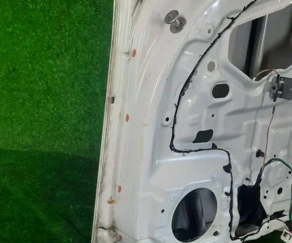 Двери для Subaru Legacy Универсал BR/B14 2009-2015 на фотографиях