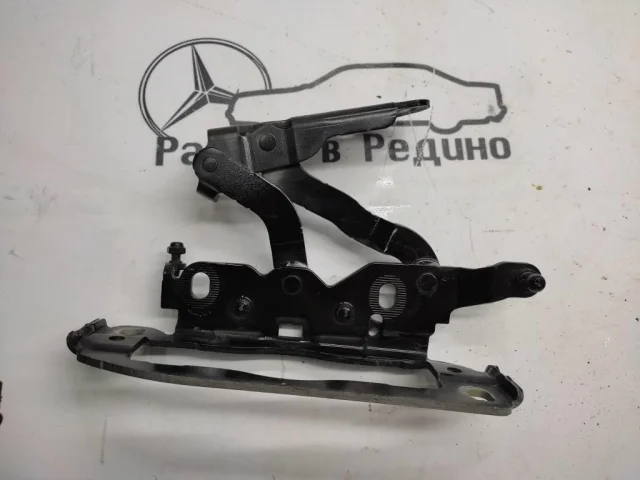 Петля капота правая для Mercedes-Benz C class W204 2007-2014 на фотографиях