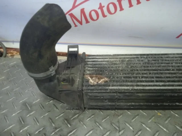 Радиатор интеркулера для Ford Galaxy CD340 2006-2015 на фотографиях