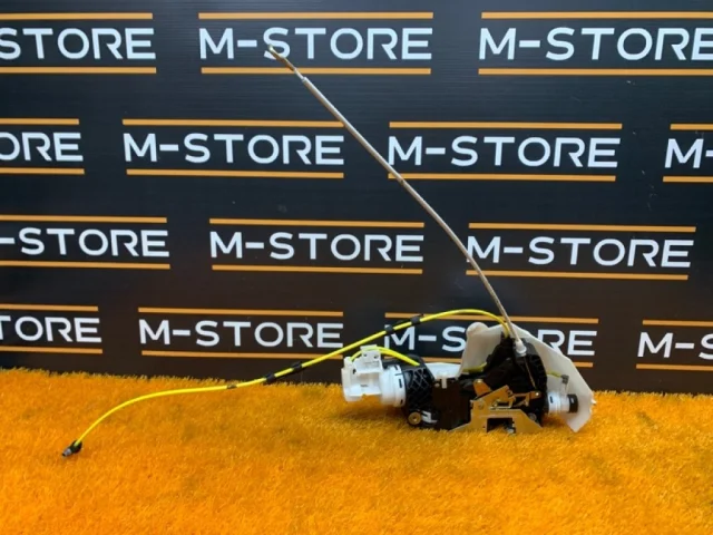 Замок задней правой двери для Mercedes-Benz S class W220 1998-2005 на фотографиях