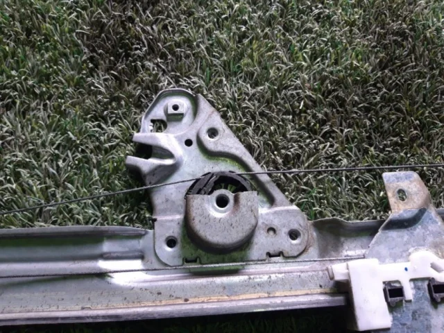 Стеклоподъемник передний правый для Peugeot 308 T7 Кабриолет 2009-2015 на фотографиях