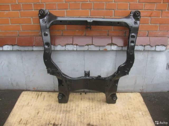 Подрамник двигателя для Nissan Teana J31 2003-2007 на фотографиях