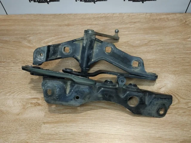 Петля капота левая для Mercedes-Benz S class W221 2005-2013 на фотографиях