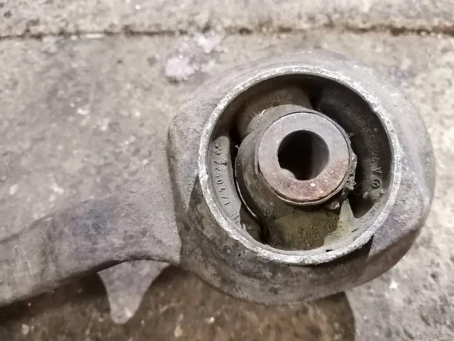 Рычаг передний левый верхний для Mercedes-Benz S class W221 2005-2013 на фотографиях