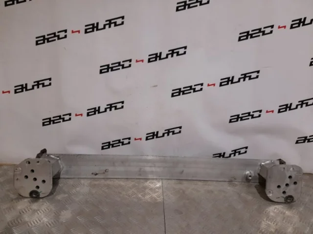 Усилитель заднего бампера для Citroen C4 Хэтчбек 2010-2016 на фотографиях